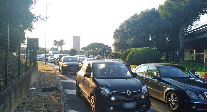 Auto in panne sulla Roma-Fiumicino, traffico paralizzato