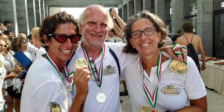 Anzio, Teresa Giordani vince la medaglia d’oro agli italiani Master di pallanuoto