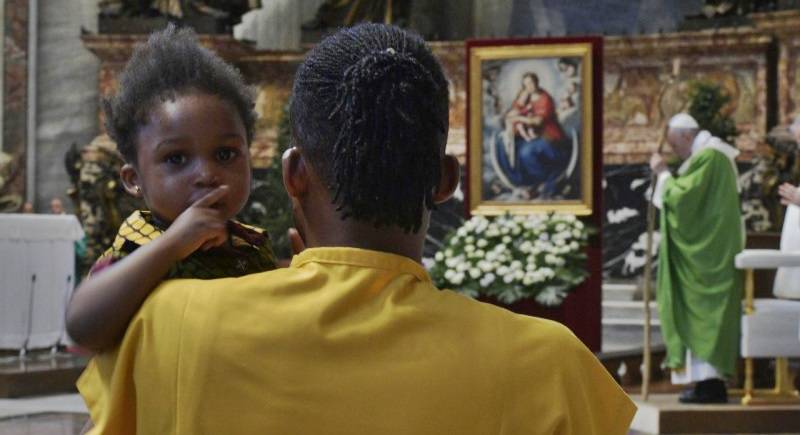 Migranti, il Papa: “La Chiesa sia più inclusiva: accolga tutti senza paure o pregiudizi”