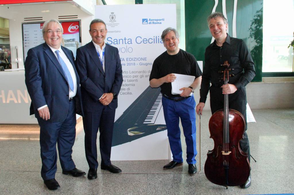 Fiumicino, al Terminal 3 concerto a sorpresa di Antonio Pappano e Luigi Piovano