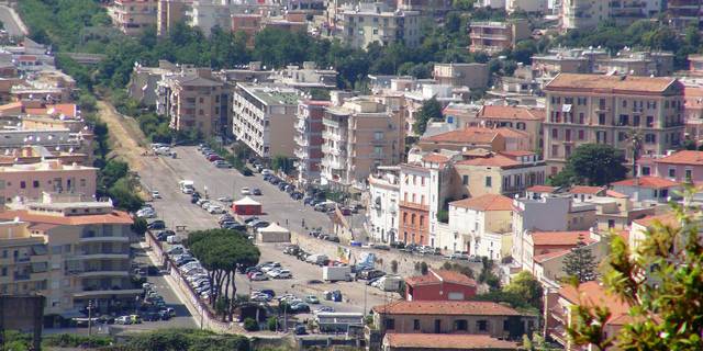 Il Consorzio industriale del sud pontino vende il piazzale della vecchia stazione, a Gaeta esplode il caso