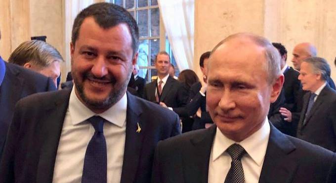 Soldi dalla Russia? Lega nella bufera. E a Salvini arriva una busta con un proiettile