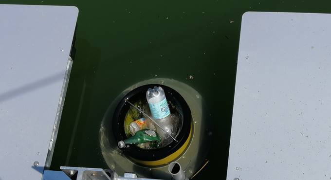 Fiumicino, installati in Darsena i cestini aspira plastica