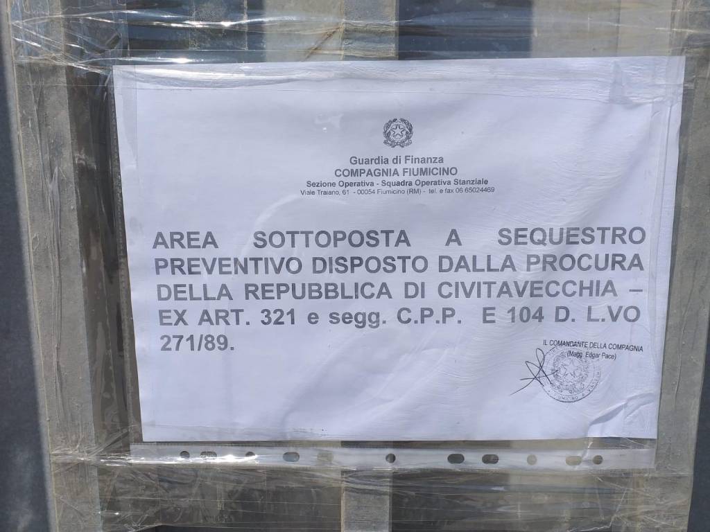 Fiumicino, via del Pesce Luna: isola ecologica sotto sequestro