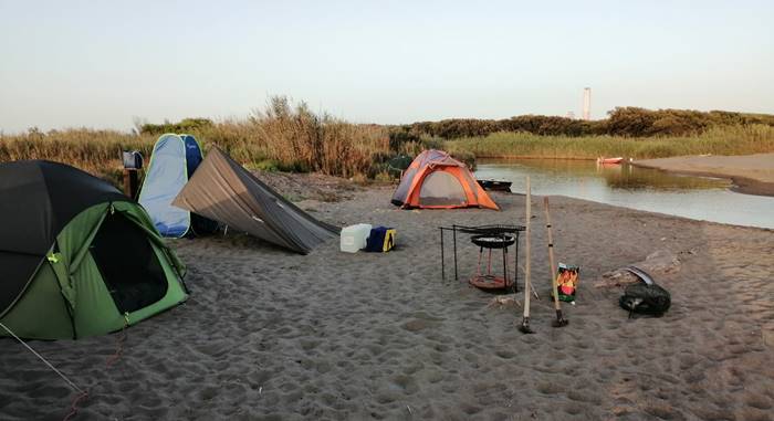 Rimosso un accampamento abusivo sulla spiaggia di Pescia Romana