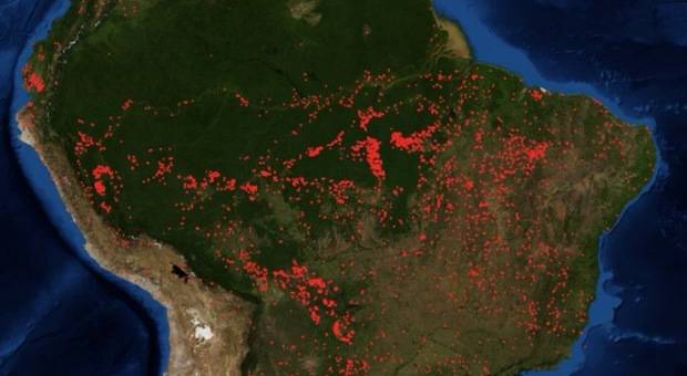 L’Amazzonia brucia, a rischio il 20% dell’ossigeno sulla Terra