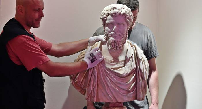 Roma, il busto ritrovato di Settimio Severo in mostra al Colosseo