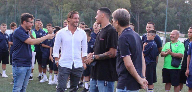 Trofeo Francesco Totti, il capitano della Roma inaugura il torneo alla Longarina