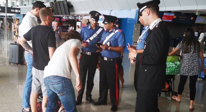 Furti al duty free shop dell’aeroporto di Fiumicino, denunciati 3 turisti
