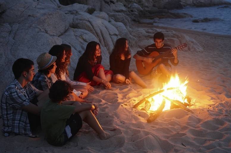 Fondi, vietati i falò in spiaggia a Ferragosto: multe fino a mille euro