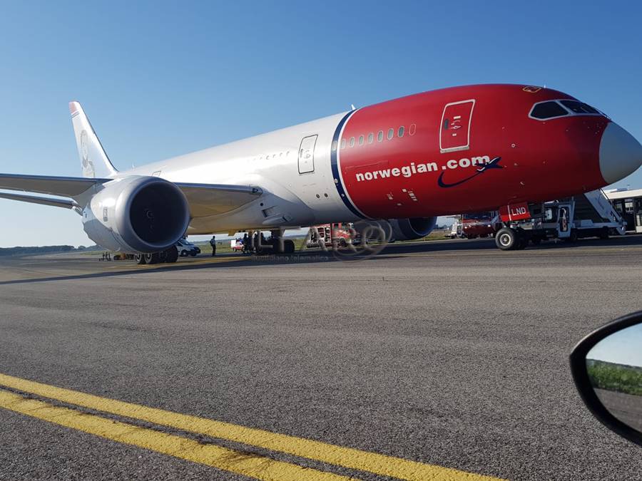 Frammenti di un areo cadono su Fiumicino, il comunicato della Norwegian Airlines