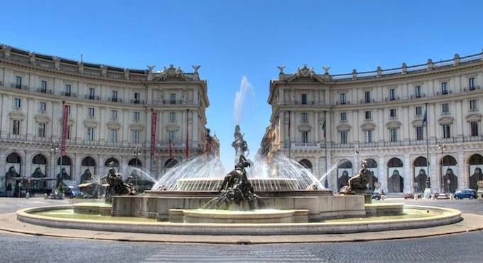 Roma, torna a zampillare l’acqua dalla fontana delle Naiadi – VIDEO