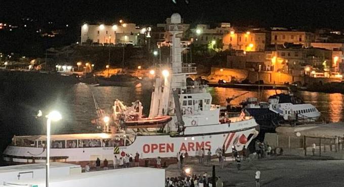 Open Arms, il pm sblocca lo stallo: sequestro della nave e sbarco dei profughi