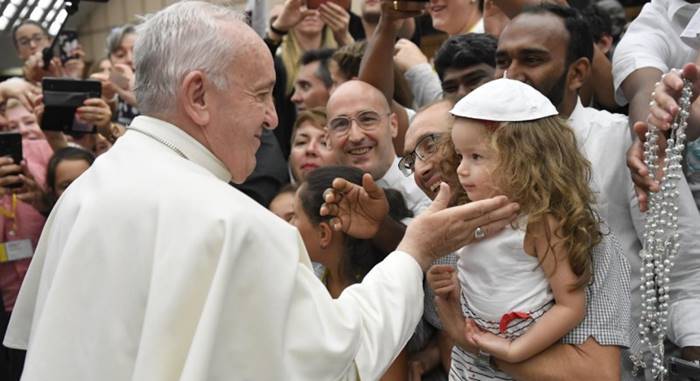Il Papa: “La vera ricchezza del credente è la relazione d’amore con il Risorto”