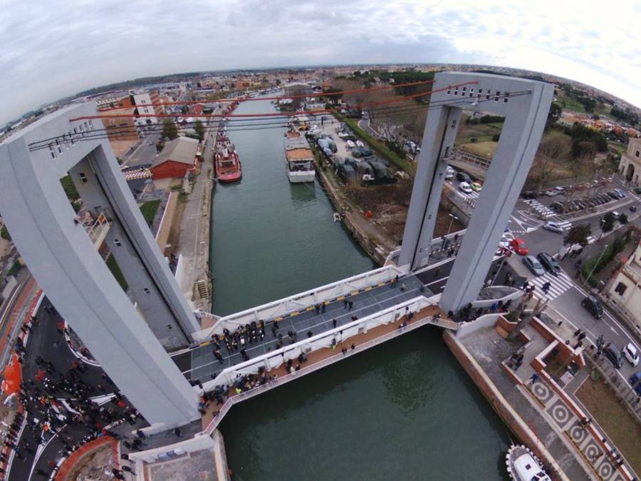 Fiumicino, stasera chiusura del Ponte Due Giugno per l’installazione delle luci di Natale