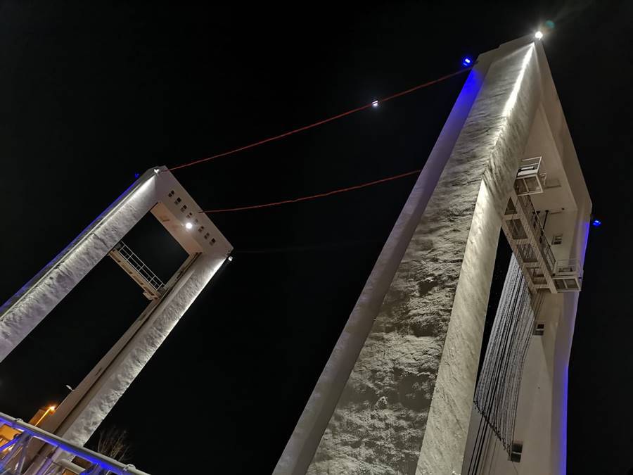 Fiumicino, il ponte 2 Giugno si illumina di blu per i Diritti dell’Infanzia