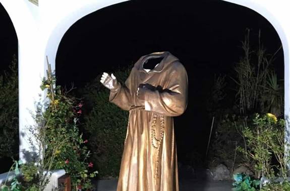 Ponza, chi ha decapitato la statua di Padre Pio? Al via le indagini