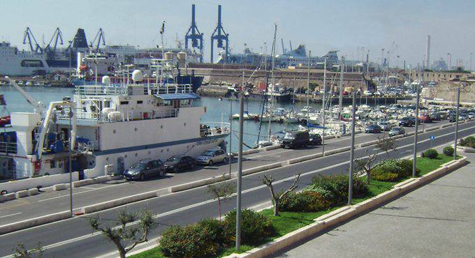 Sbarca al Porto di Civitavecchia con un carico di 207 chili di marijuana: arrestato