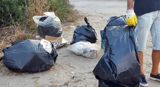 Il Comitato Fare Focene setaccia le strade: recuperati 60 sacchi di rifiuti