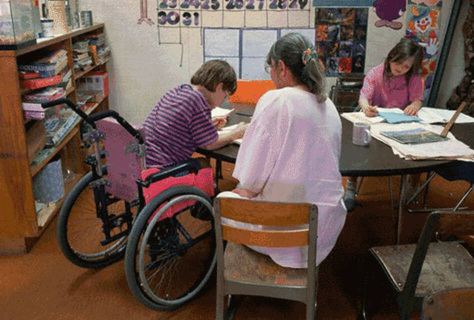 Scuola, sostegno: aumentano gli studenti disabili ma non i docenti