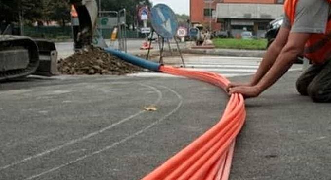 Banda ultra larga a Pomezia, conclusi i primi lavori per la posa della fibra ottica