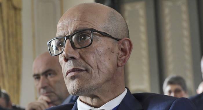 Alfonsi: “Inaccettabile il blitz con il quale Alitalia chiede circa 4000 esuberi”