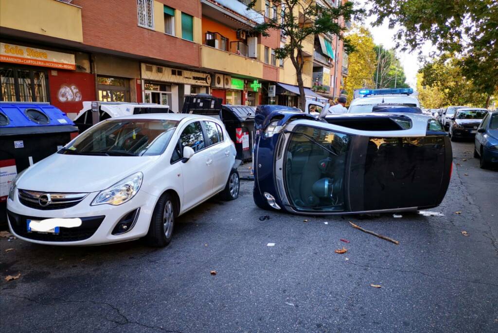 Ostia, spaventosa carambola per distrazione e alta velocità