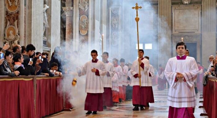 Abusi sessuali sui chierichetti del Papa: al via il processo in Vaticano