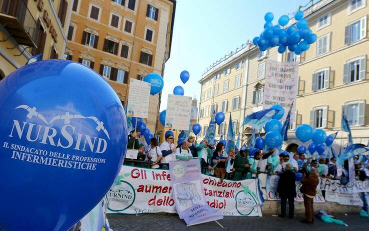 Roma, infermieri in piazza per dire basta alle continue aggressioni