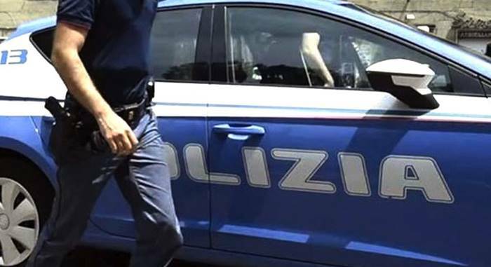 Roma, minacce ed estorsioni con un coltello ad un ragazzo invalido: arrestato 55enne