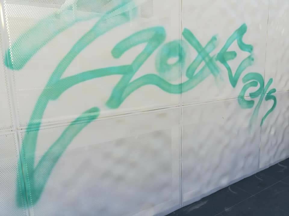 scritte vandaliche stazione