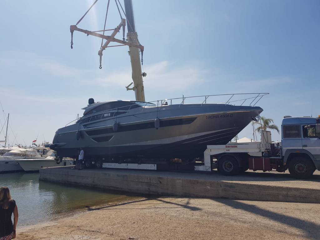 Al Circeo il varo del nuovo Yacht Rizzardi