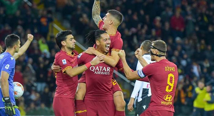 Dieci uomini, quattro gol, tre punti: la Roma supera l’Udinese