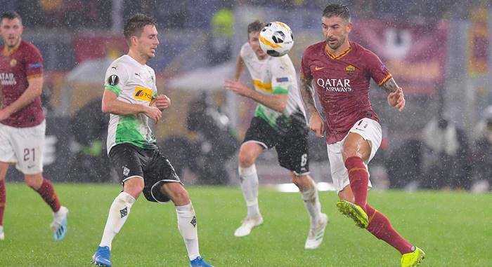 Roma vs Borussia Moenchengladbach, le pagelle de Il Faro online: Kluivert lottatore, Kolarov incerto