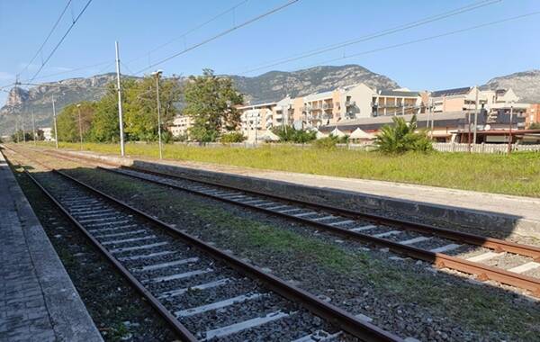 Binari nella tratta ferroviaria Terracina – La Fiora – Frasso: in via di ultimazione i lavori di pulizia