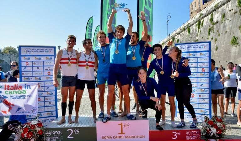Roma Canoe Marathon – Pagaiando per l’Ambiente: centinaia di pagaie sul Tevere per la prima edizione