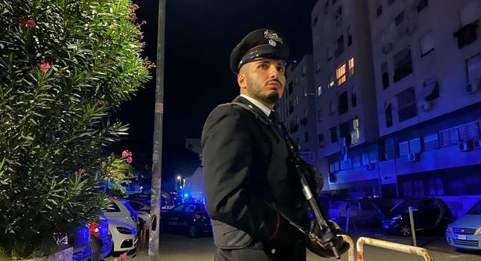 Armi e droga, blitz dei carabinieri a Tor Bella Monaca: 16 arresti