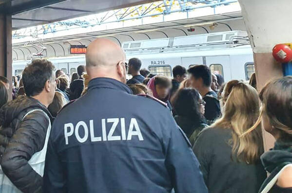 Ennesimo guasto della Roma-Lido: utenti esasperati, necessario l’intervento delle forze dell’ordine