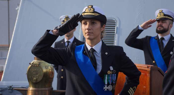 Erika Buttaro è il primo ufficiale donna di Gaeta al comando della “Vieste” della Marina Militare