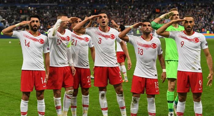 Saluto militare della Nazionale turca, la Uefa apre un’inchiesta