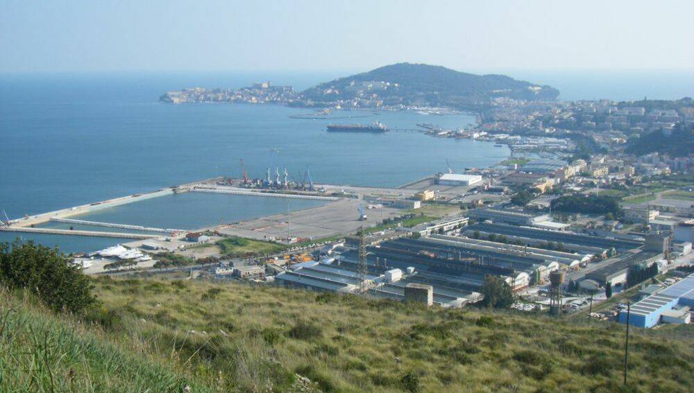 Porto commerciale di Gaeta: proseguono i lavori di ampliamento della banchina