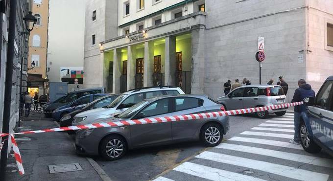 Sparatoria in Questura a Trieste: morti due poliziotti