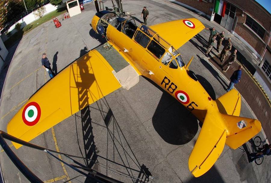 Aereo giallo, il restauro del North American Texan T-6