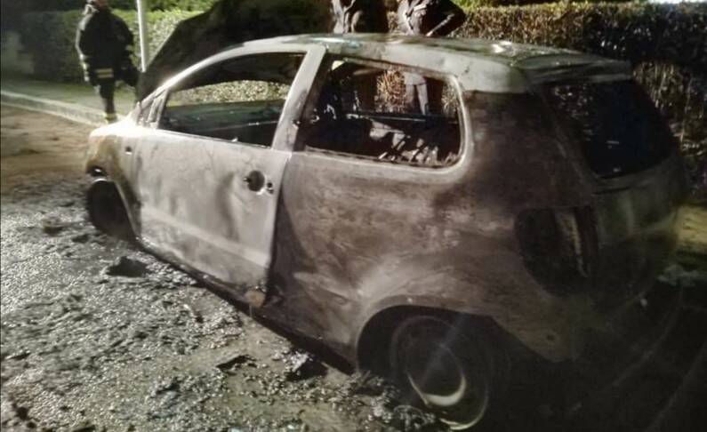 Sabaudia, bruciata l’auto di Annalisa Comandini, la solidarietà dei 5stelle