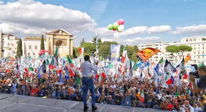 La destra unita scende in piazza, Salvini: “Cambieremo la storia del Paese” – VIDEO