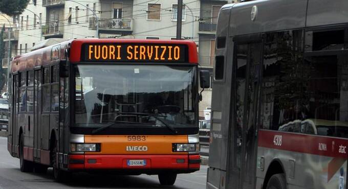 Roma, lunedì nero per i trasporti: il 9 ottobre sciopero dei mezzi. Orari e fasce di garanzia