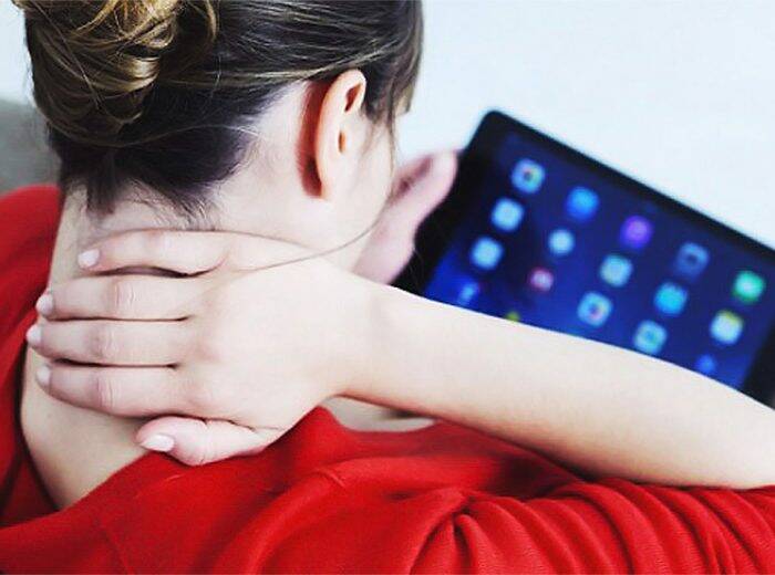 Sindrome del “Collo da tablet”:  Ecco come contrastarlo