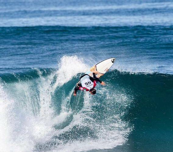 Leonardo Fioravanti straordinario: sconfitto l’undici volte iridato Kelly Slater