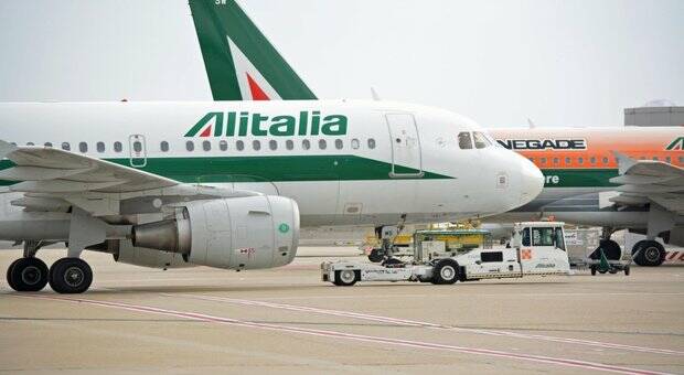 Coronavirus, de Vecchis e Rufa: “Sospendere la vendita di Alitalia”
