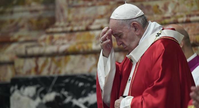 papa francesco messa cardinali defunti
